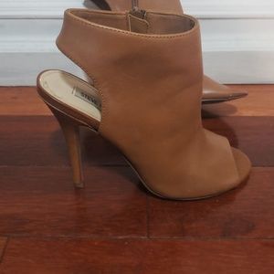 Steve madden 7M peep toe heels